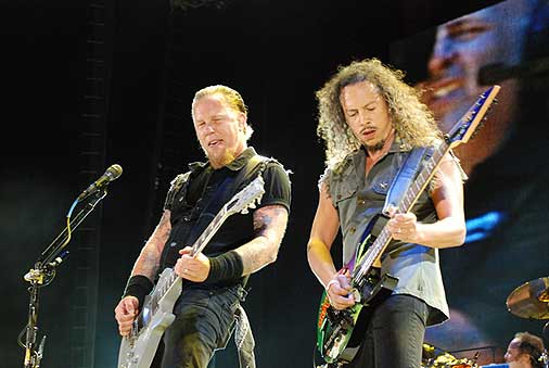 Metallica's James Hetfield and Kirk Hammett tearing it up at Ozzfest 08
